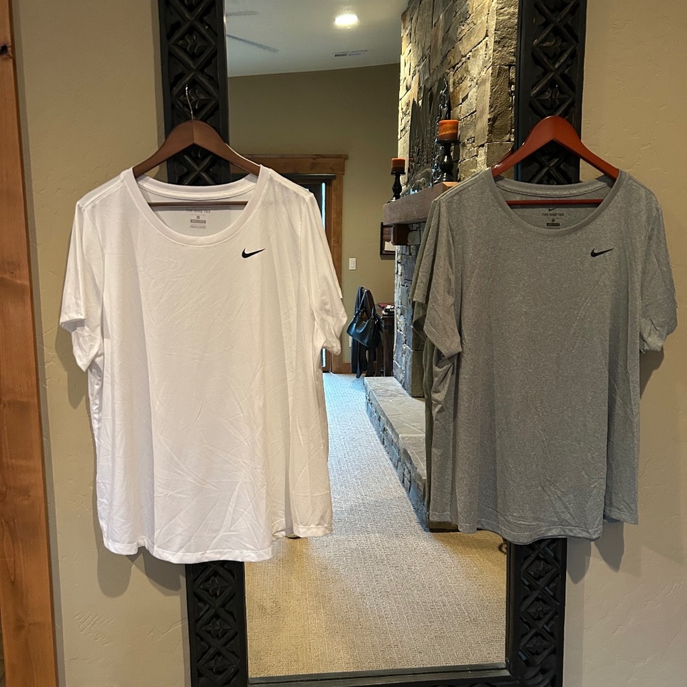 Women’s Nike dri-fit tees LIKE NEW